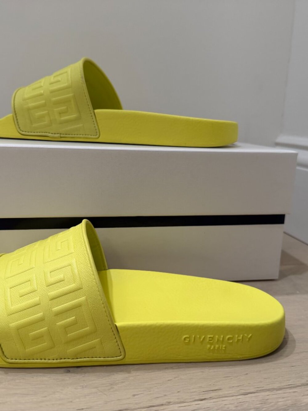 Givenchy Pool Slides - yellow - Picture 5 of 8